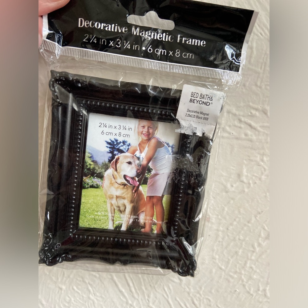 New small decorative magnetic black ornate frame 2 1/4 x 3 1/4 in - Picture 7 of 14
